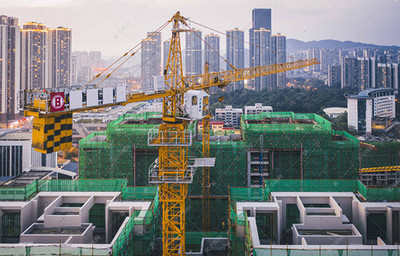 城市天際線的締造者 航拍視角下的建筑工地與施工服務
